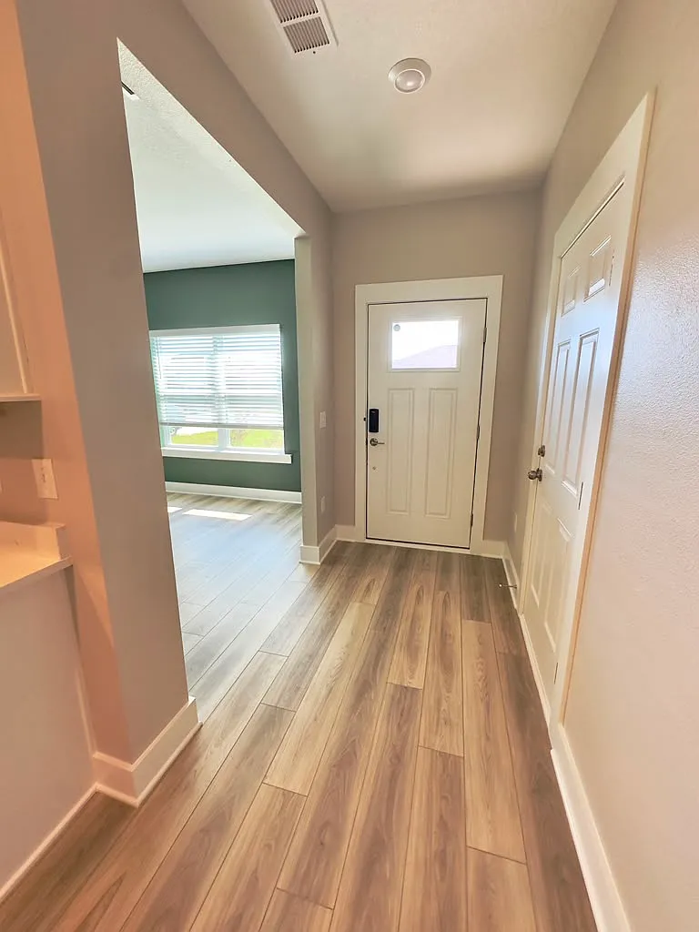 3 bed, 1703 sqft, $2,000 — Photo 2