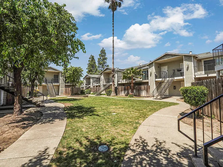 Elevate Apartments — Photo 40