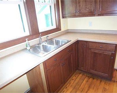 3rd image of 906 W Lasalle Ave