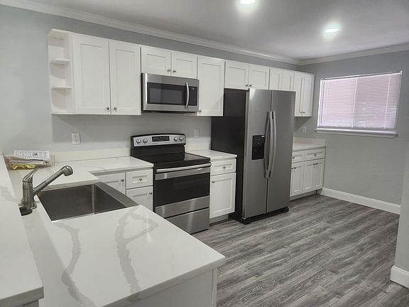 4th image of 6320 Newtown Cir #20B4