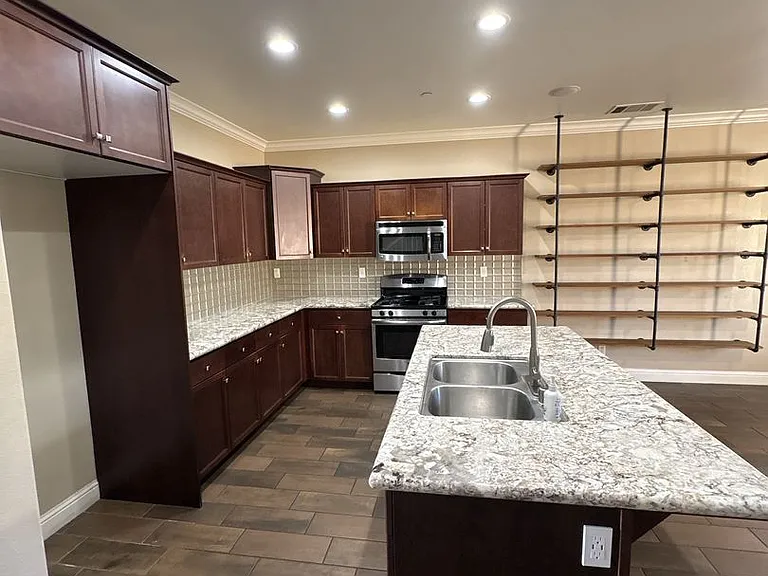 3921 W Payson Ave — Photo 8