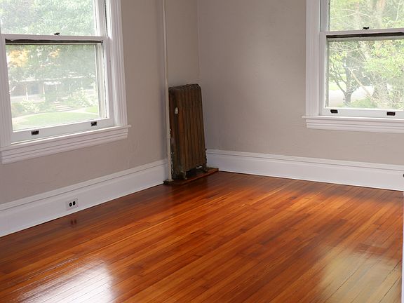 4th image of 208 Linden Ave #C