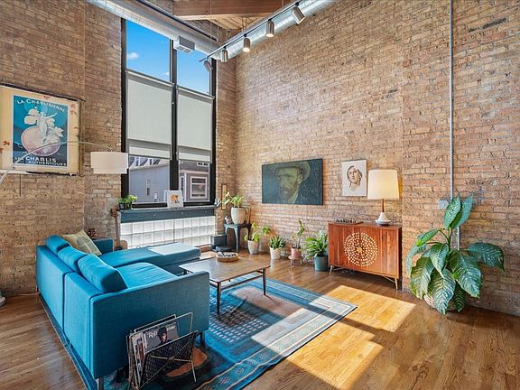 3rd image of 2161 N California Ave APT 105