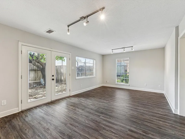 1107 Country Place Dr — Photo 8