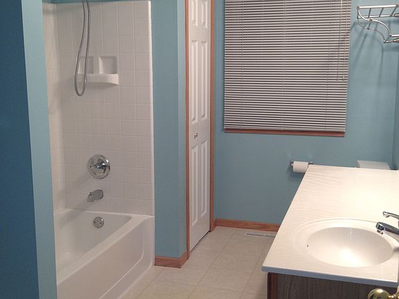 5th image of 9664 Peony Ln N