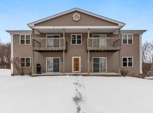 2046 Cliff Alex Ct S, Waukesha, WI 53189