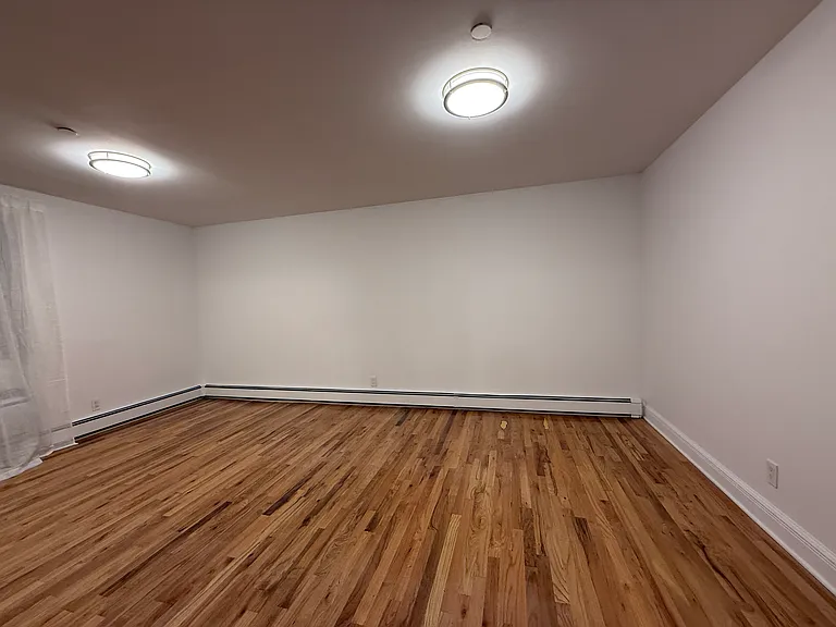 243 W 14th St #1R — Photo 11