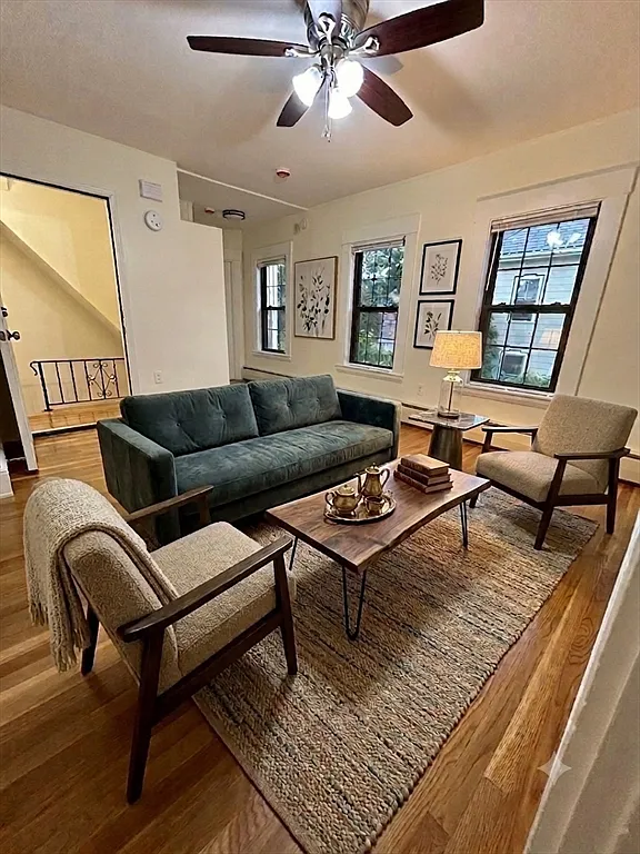 3 bed, 1.0 bath, 9999 sqft, $3,000 — Photo 4