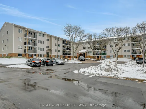 6532 Bilberry Dr #112, Ottawa, ON K1C 4N9