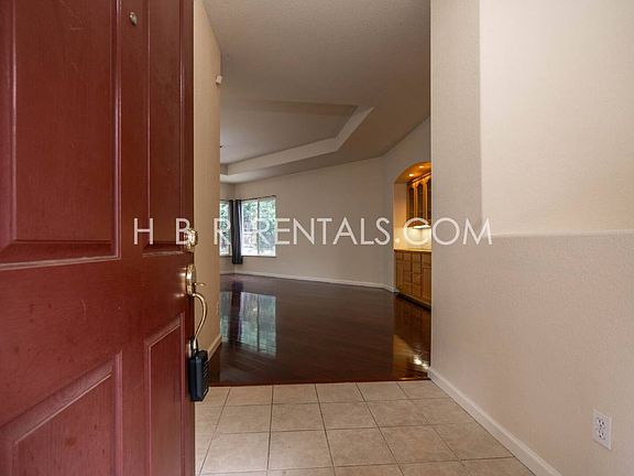 5th image of 1582 Peony Dr