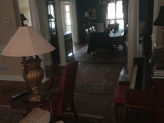 3rd image of 301 Old Mill Dr