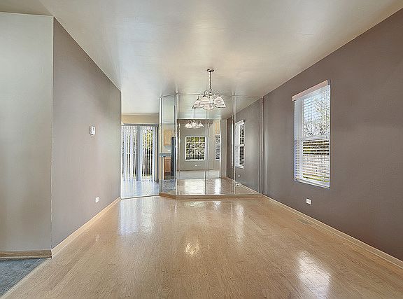 3rd image of 1463 Basswood Dr