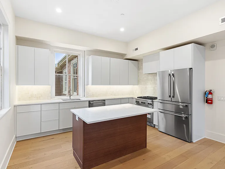 300 Kings Hwy E #C — Photo 4