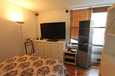 Rented by Robyn Lee, LREB