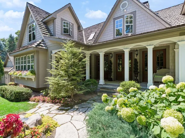6880 Lotus Trl, Chanhassen, MN 55317