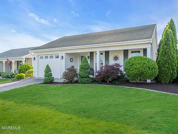 2nd image of 160 Buckingham Drive N