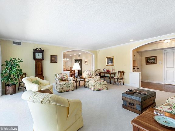 4th image of 689 Wentworth Ave APT 202
