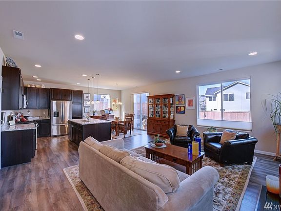 Bright and light open floor plan. Plenty of room for everyone! Granite countertops, stainless steel appliances, gs range and gas fireplace! 