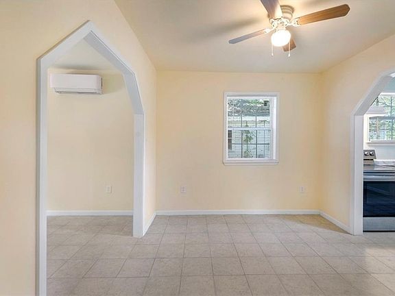 5th image of 906 E Merry Ave