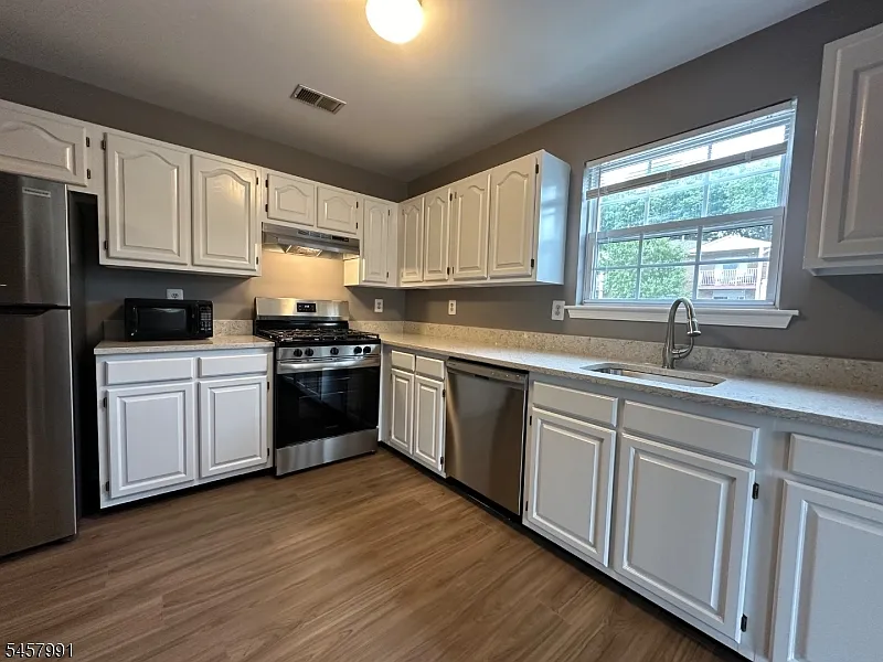 2 bed, 2.0 bath, $3,200 — Photo 3
