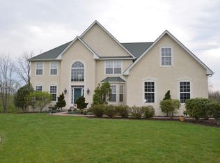 1004 Creekview Dr, Pennsburg, PA 18073