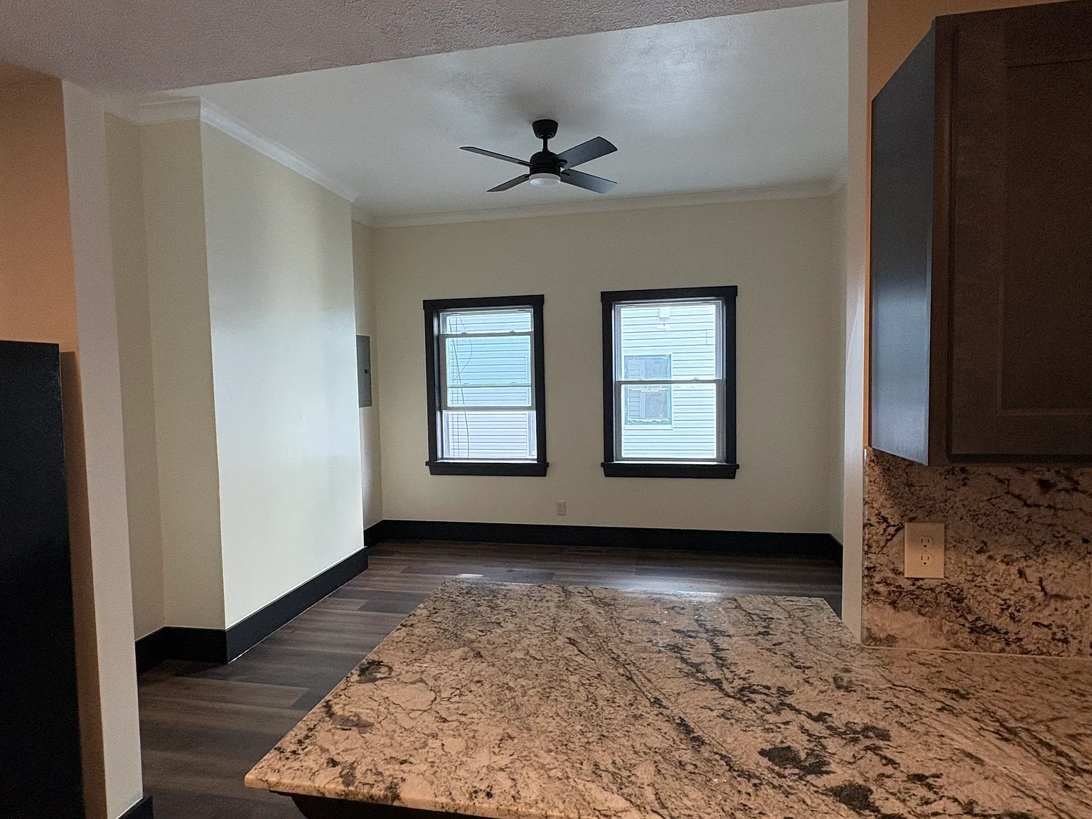2 bed, $1,100 — Photo 3