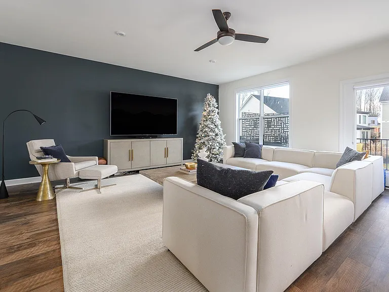 735 Lochlyn Hill Dr — Photo 6