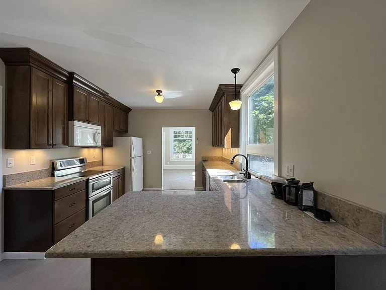 2850 NE Davis St — Photo 6