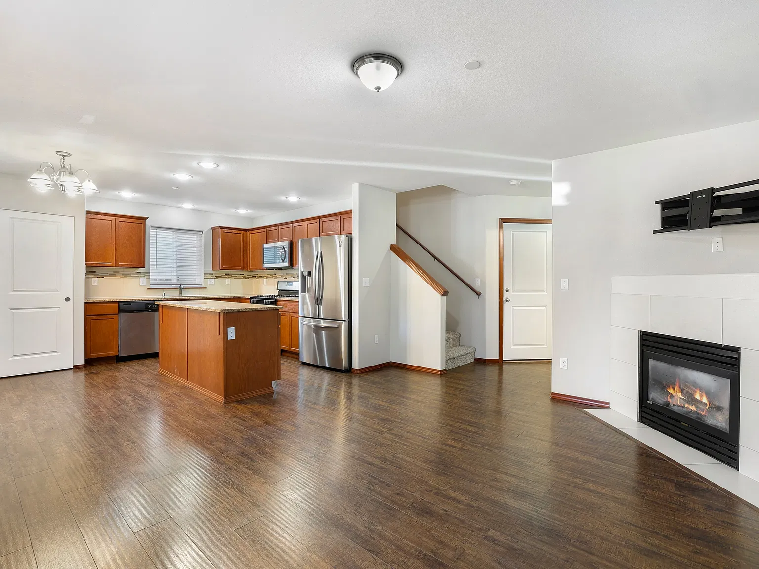 3 bed, 2.5 bath, 1557 sqft, $3,000 — Photo 3