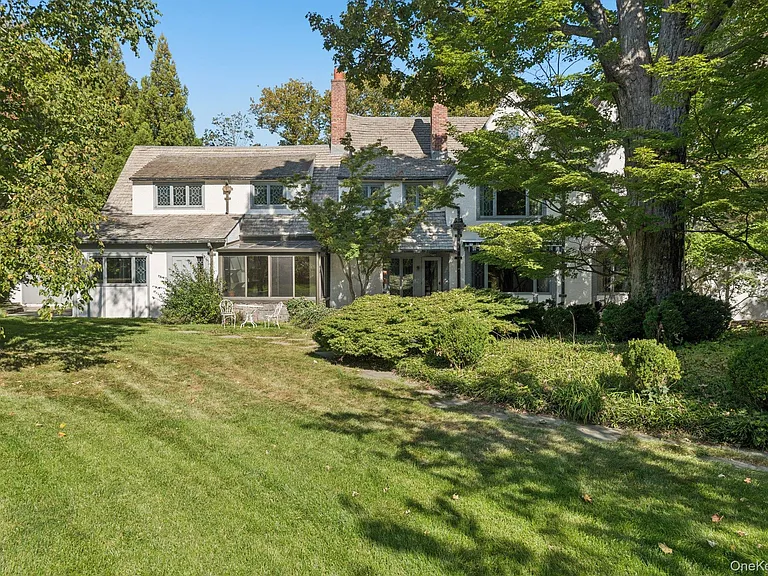 18 Heights Rd — Photo 2