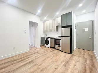 1020 Third Avenue, #D3