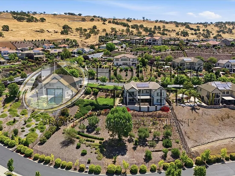 7242 Breaker Point Way — Photo 3