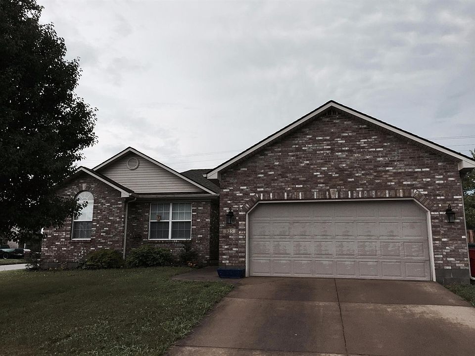 1st image of 925 Pinoak Dr