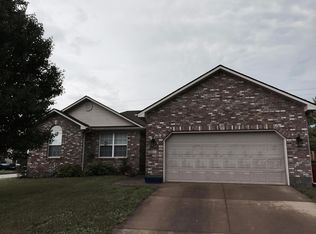 925 Pinoak Dr, Nicholasville, KY 40356