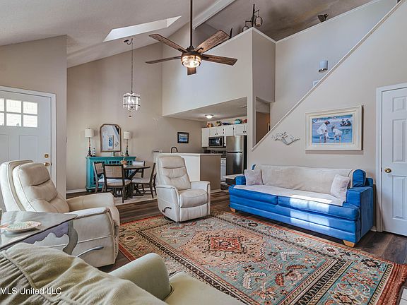 2nd image of 517 Heatherstone Cir