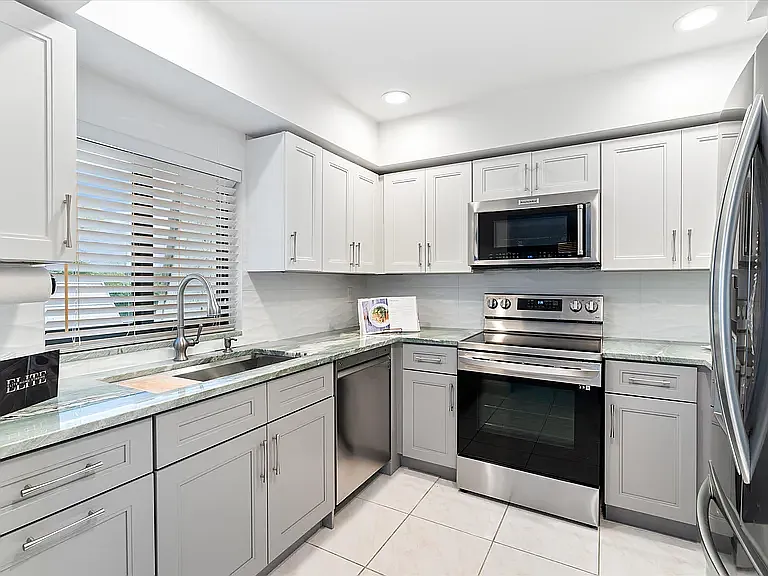 1220 Homewood Blvd #202-B — Photo 10