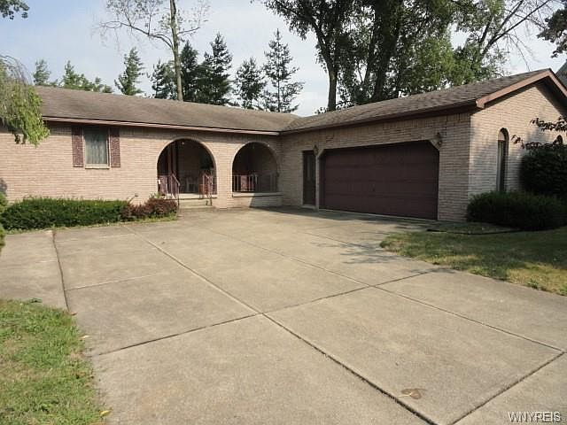 1st image of 972 Thomas Fox Dr E
