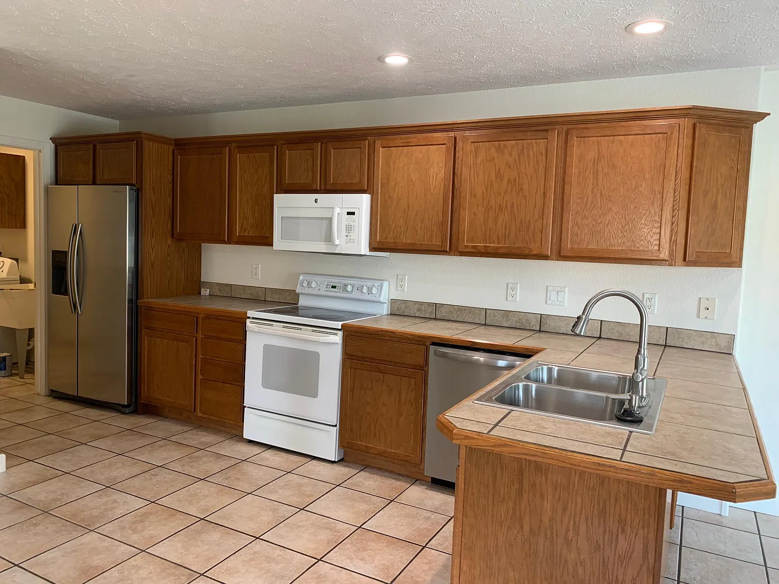 4 bed, 2.5 bath, 2083 sqft, $2,300 — Photo 4