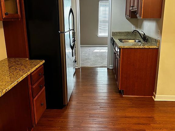 3rd image of 120 Old Tavern Cir