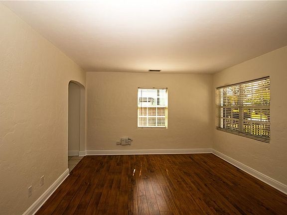 4th image of 541 47th Ave N