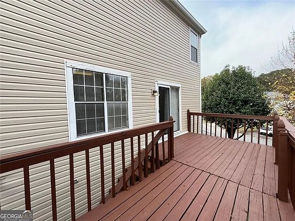 2nd image of 1183 Red Oak Cv