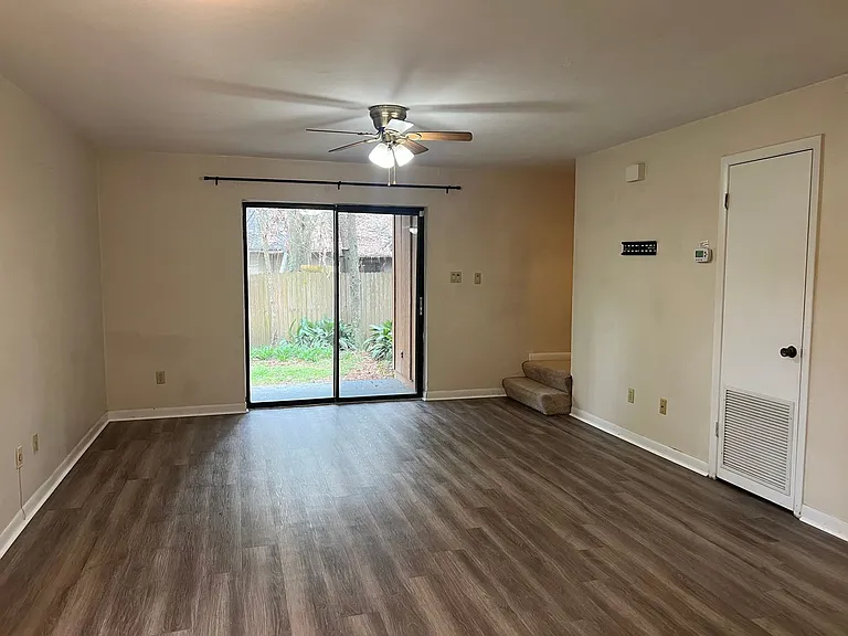 6941 SW 45th Ave — Photo 5
