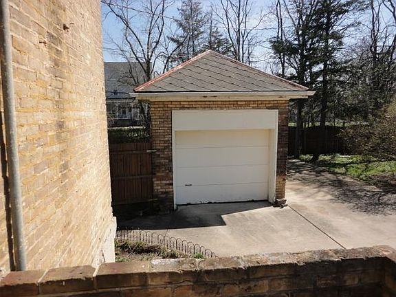 4th image of 701 Spring St