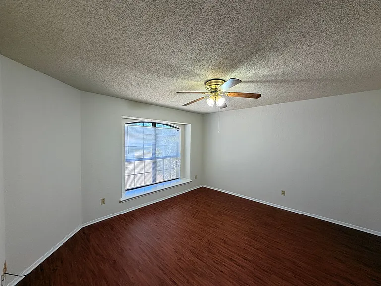 2013 James Pl — Photo 18