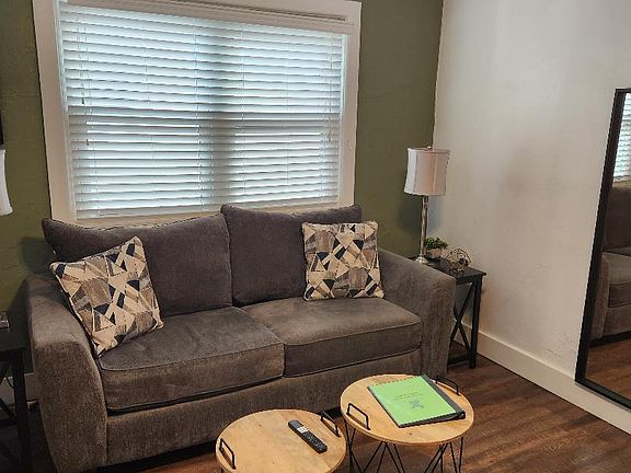 5th image of 515 Columbia Dr #1