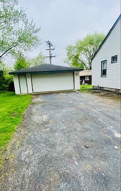 2nd image of 2160 E Sauk Trl