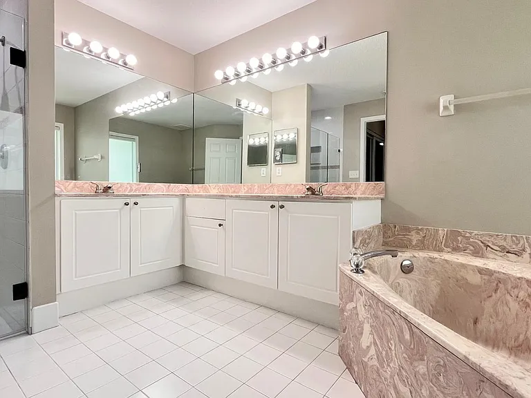 1627 Oak Berry Cir — Photo 4