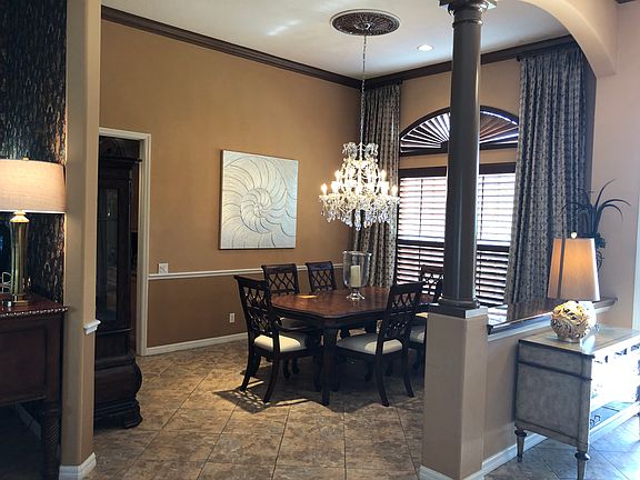 Formal Dining- Kitchen entry