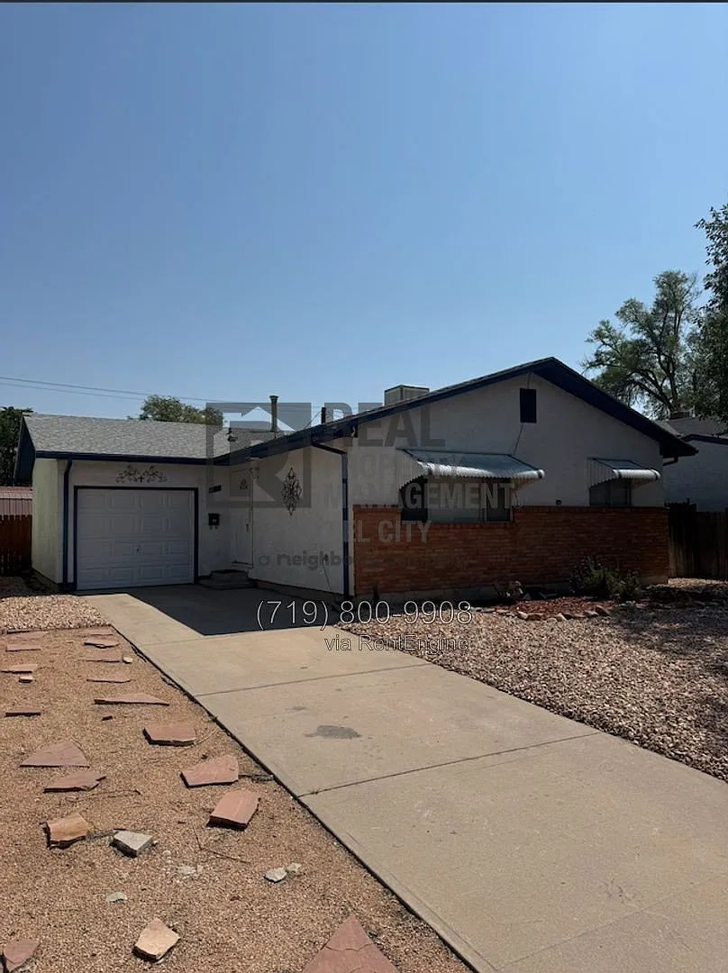 3 bed, 1.0 bath, 1008 sqft, $1,800 — Photo 1