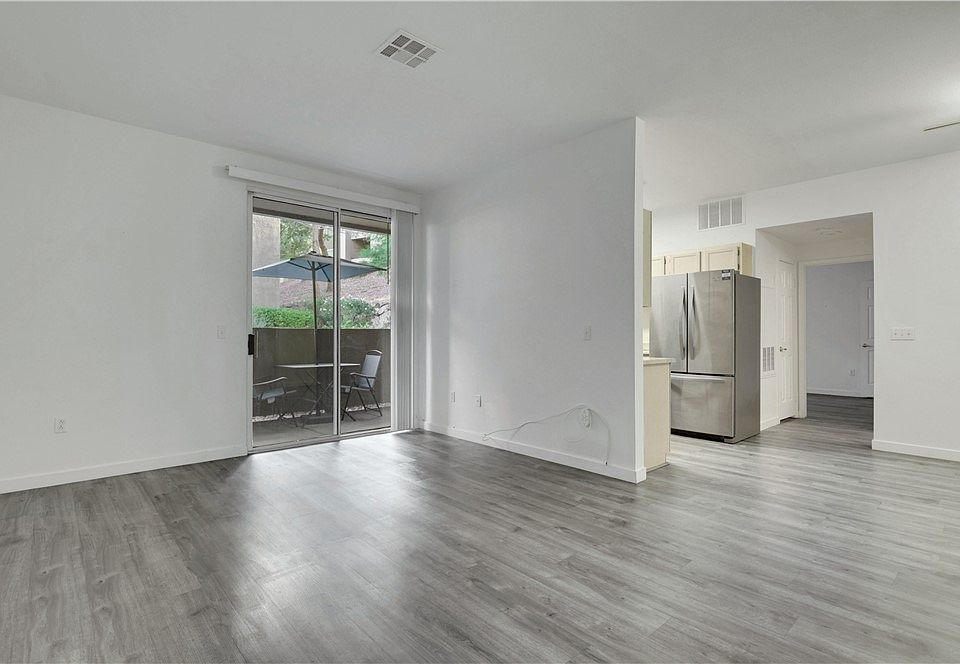 1st image of 231 W Horizon Ridge Pkwy APT 814